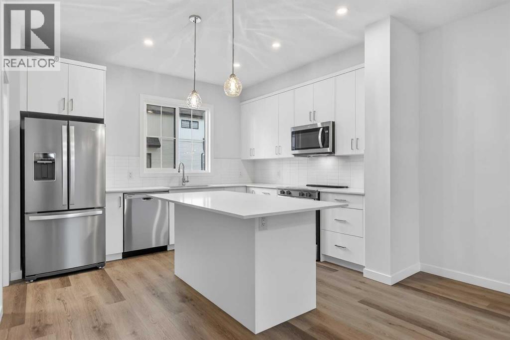 Row / Townhouse for Sale in 127, 1750 Rangeview Drive SE|Calgary, Alberta T3S0X3