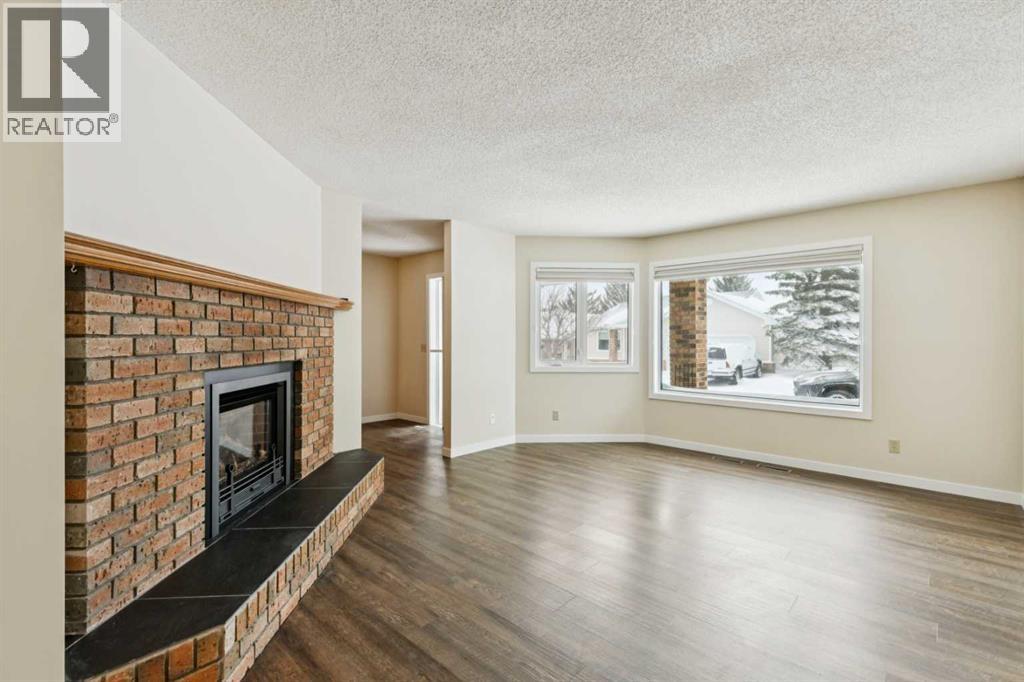 Duplex for Sale in 43 Macewan Park Heights NW|Calgary, Alberta T3K3W6 4