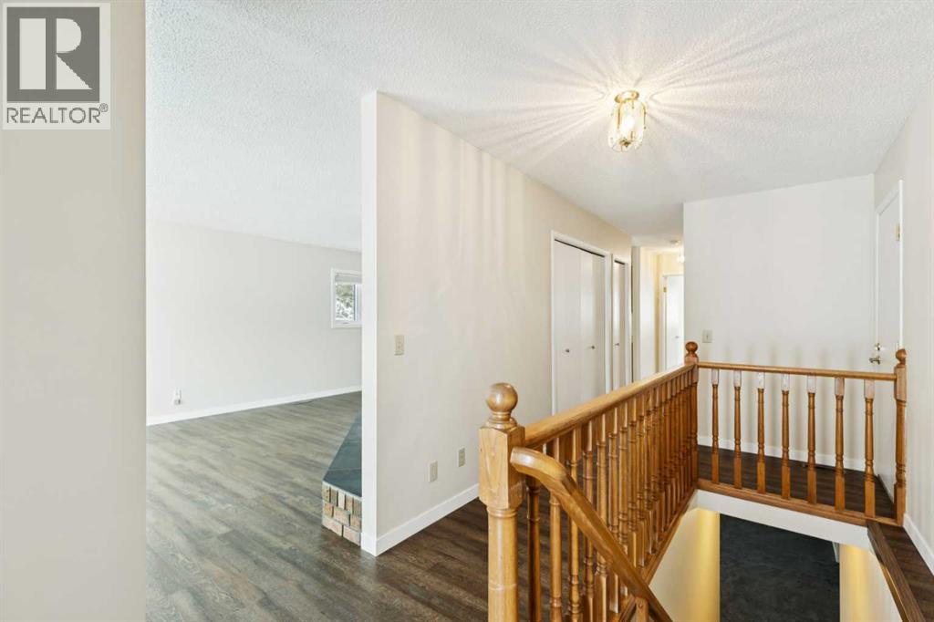 Duplex for Sale in 43 Macewan Park Heights NW|Calgary, Alberta T3K3W6 2