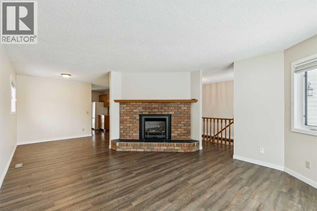 Duplex for Sale in 43 Macewan Park Heights NW|Calgary, Alberta T3K3W6 5