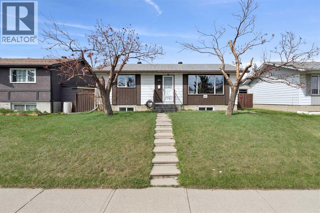 House for Sale in 176 Penmeadows Close SE|Calgary, Alberta T2A3S2