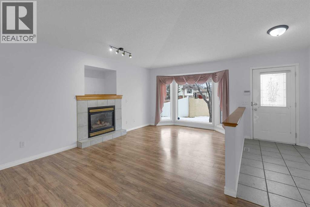 Row / Townhouse for Sale in 2, 200 Sandstone Drive NW|Calgary, Alberta T3K4N7 5