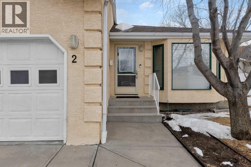 Row / Townhouse for Sale in 2, 200 Sandstone Drive NW|Calgary, Alberta T3K4N7 3