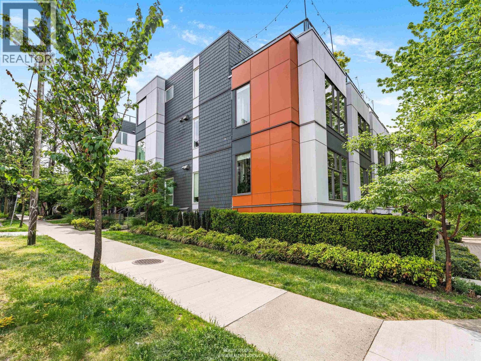 For sale: 627 VICTORIA DRIVE, Vancouver, British Columbia V5L0C3