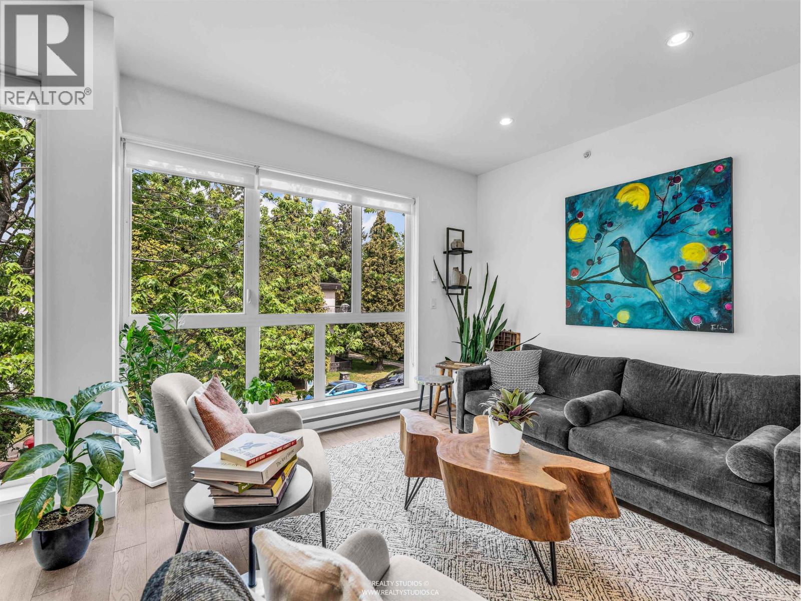 For sale: 627 VICTORIA DRIVE, Vancouver, British Columbia V5L0C3