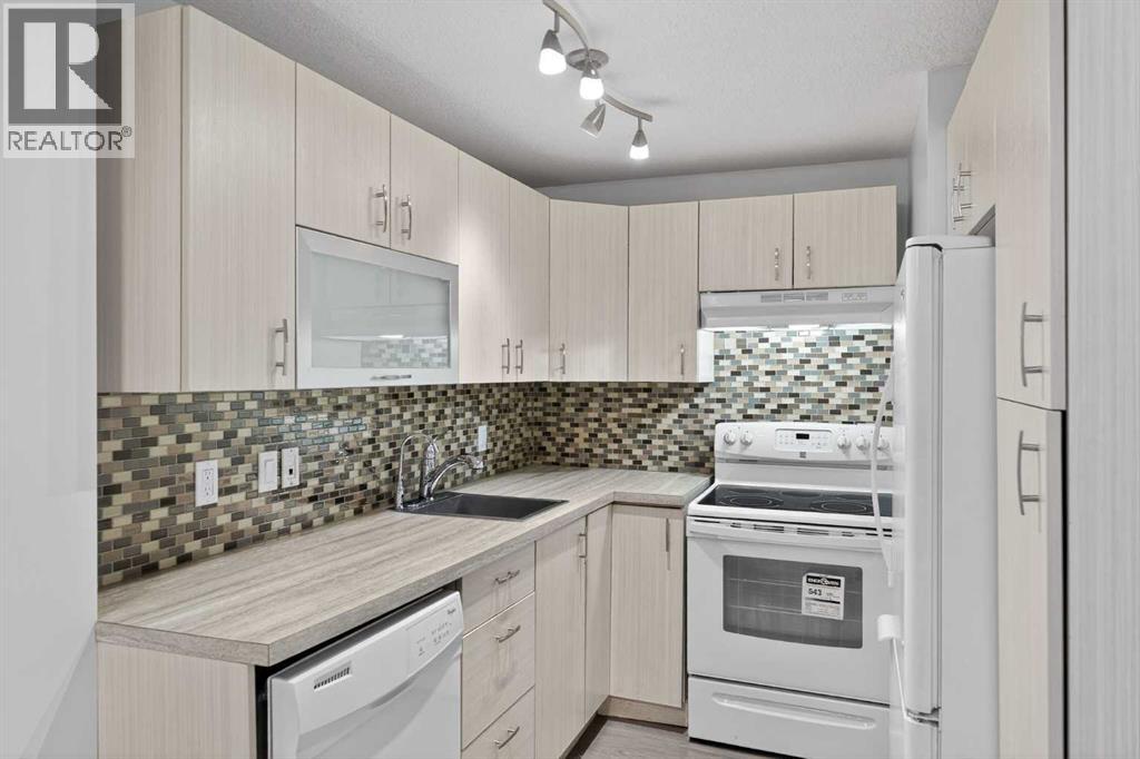 Row / Townhouse for Sale in 2, 713 Mcdougall Road NE|Calgary, Alberta T2E4Z9 3