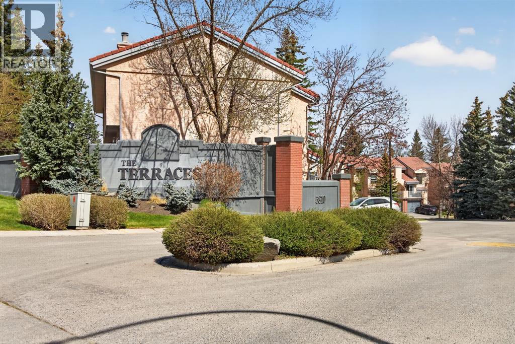 Row / Townhouse for Sale in 75, 5810 Patina Drive SW|Calgary, Alberta T3H2T6