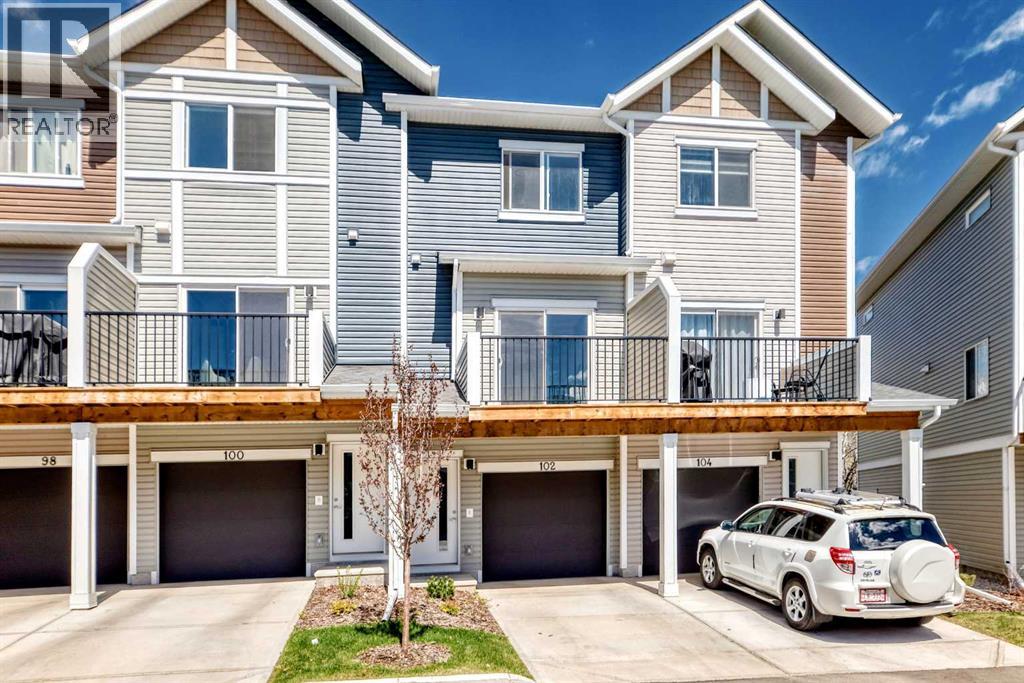 Row / Townhouse for Sale in 102 Tuscany Summit Square NW|Calgary, Alberta T3L0G1 2