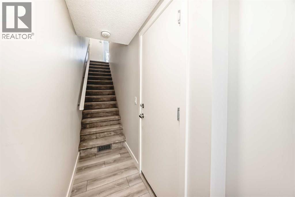 Row / Townhouse for Sale in 102 Tuscany Summit Square NW|Calgary, Alberta T3L0G1 5