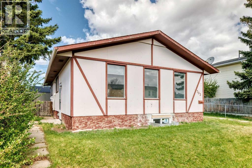 House for Sale in 703 58 Street SE|Calgary, Alberta T2A3S3 2