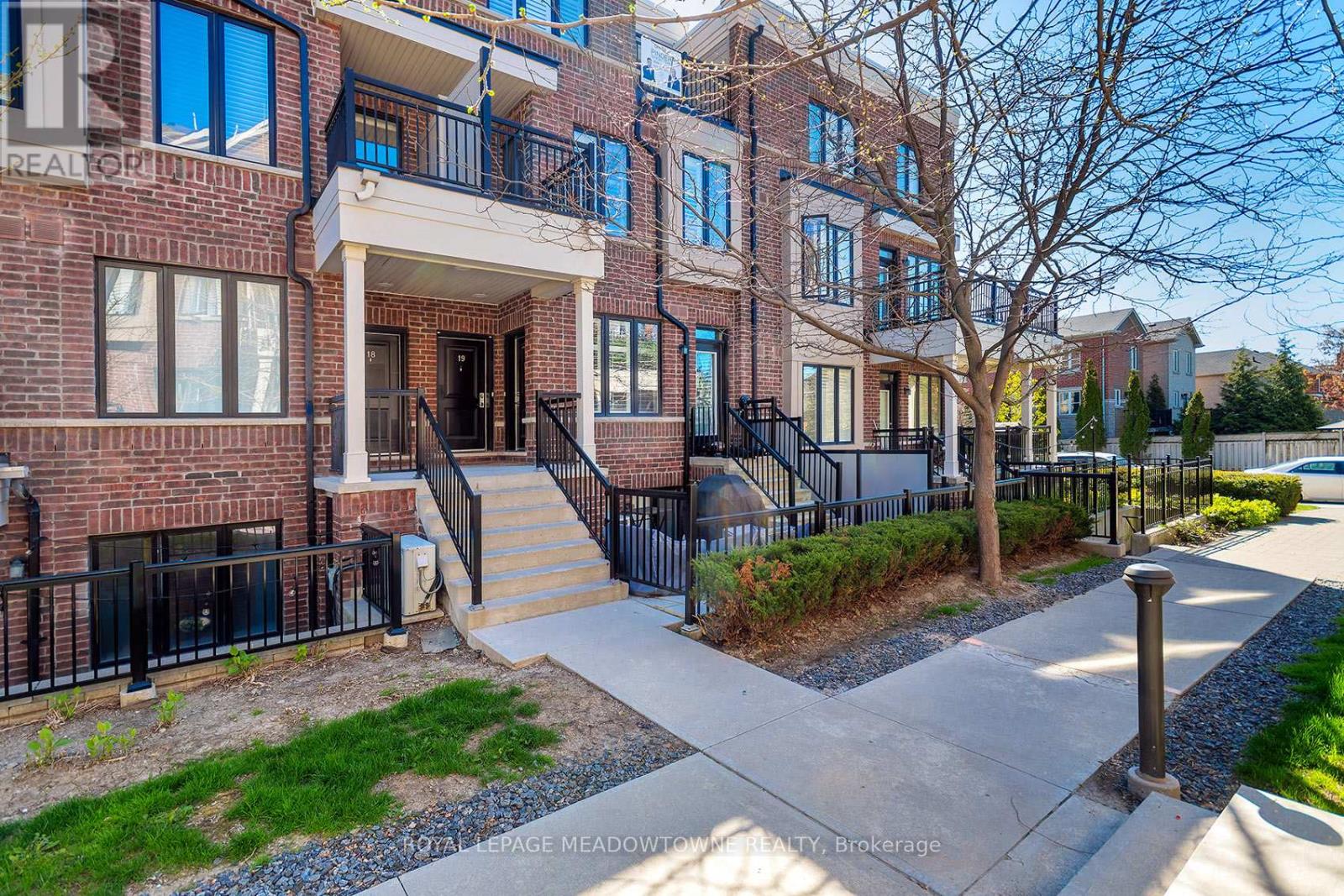 Row / Townhouse for Sale in 19 - 10 CARNATION AVENUE|Toronto (Long Branch), Ontario M8V0B8 4