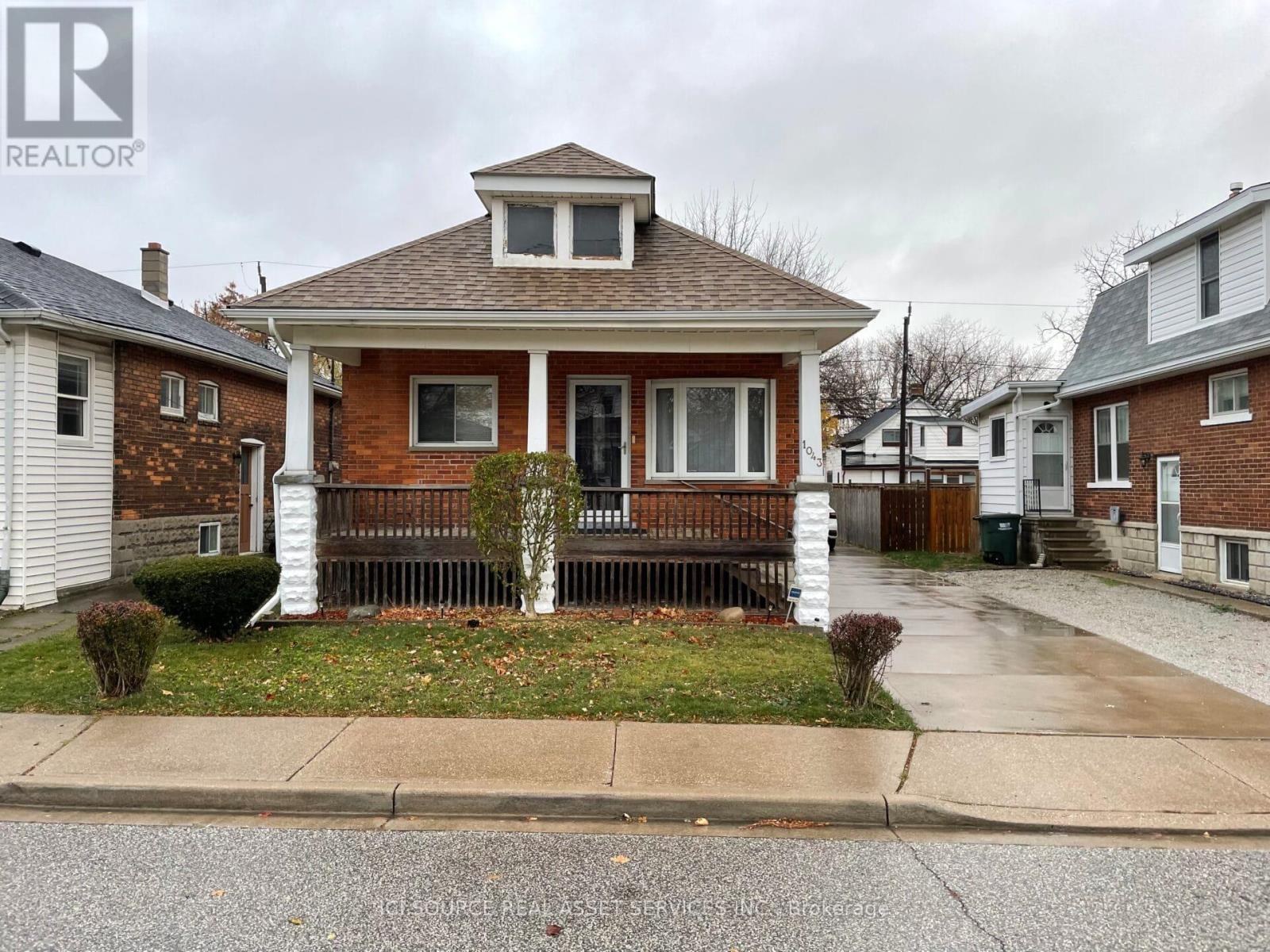 For rent: ROOM 1 - 1043 LENA AVENUE, Windsor, Ontario N9C3K3