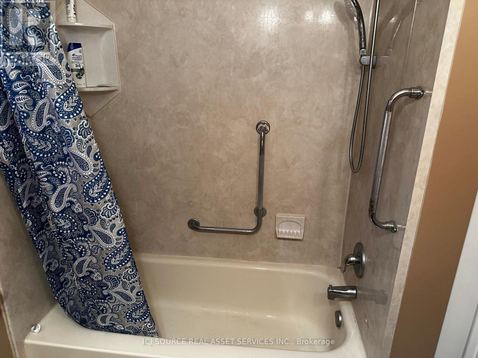 For rent: ROOM 1 - 1043 LENA AVENUE, Windsor, Ontario N9C3K3