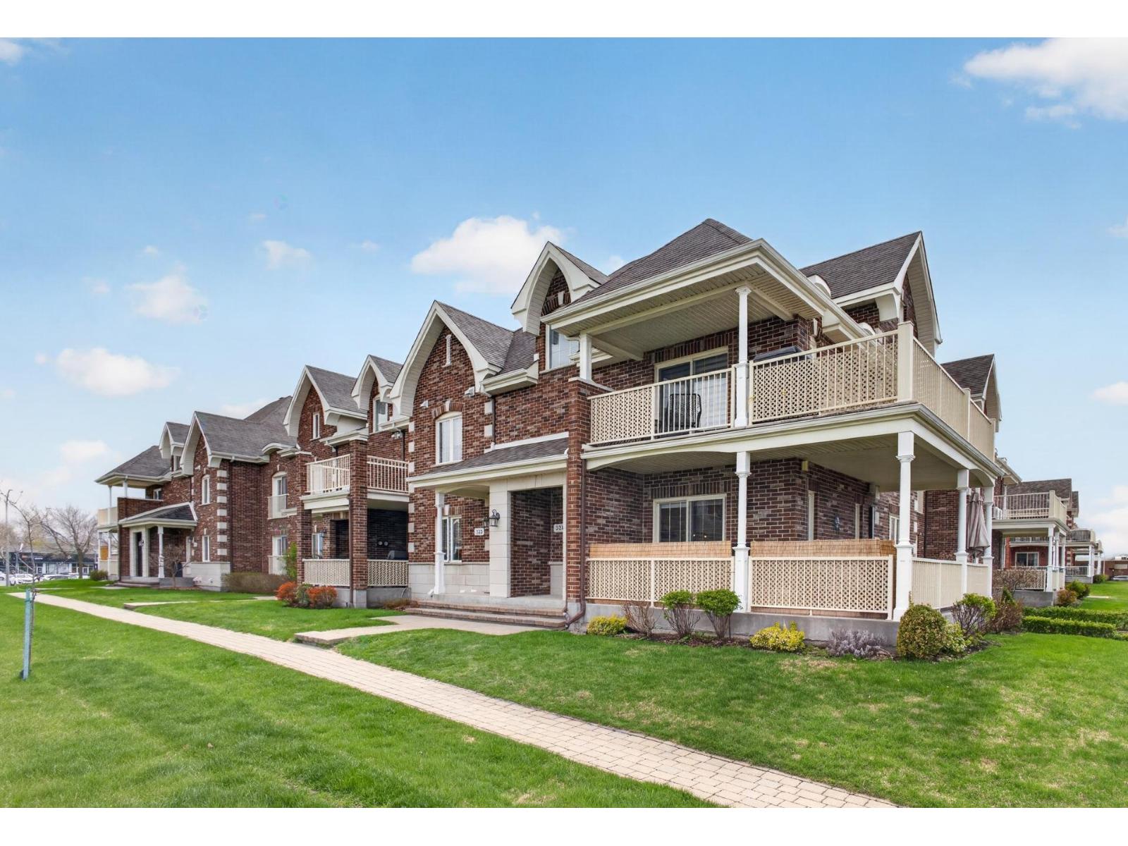 321 Rue de Barcelone, Dollard-des-Ormeaux, Quebec H9B3M4