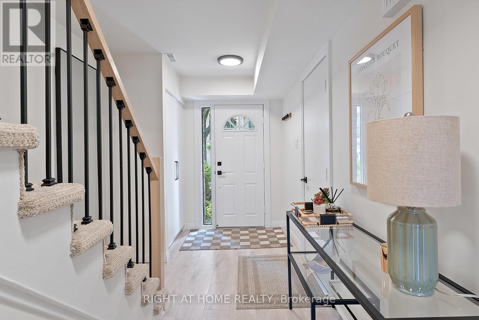 Row / Townhouse for Sale in 35 - 4101 WESTMINSTER PLACE|Mississauga (Rathwood), Ontario L4W4X4 3