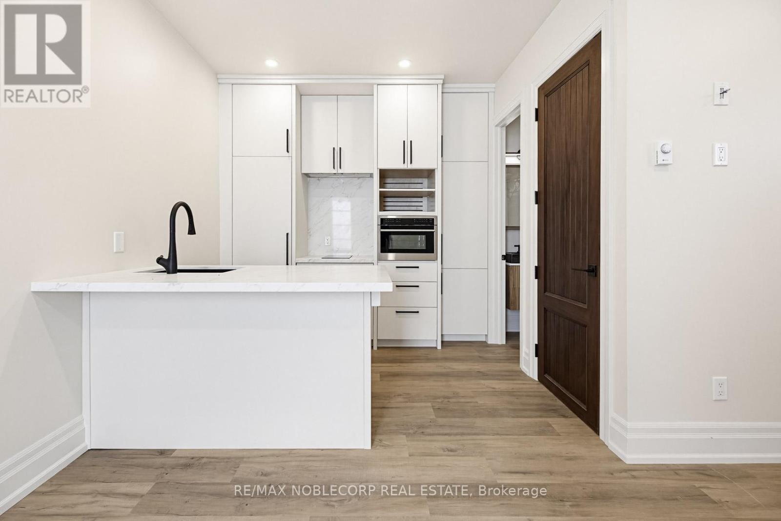 For rent: 5 - 108 ENDERBY ROAD, Toronto (East End-Danforth), Ontario ...