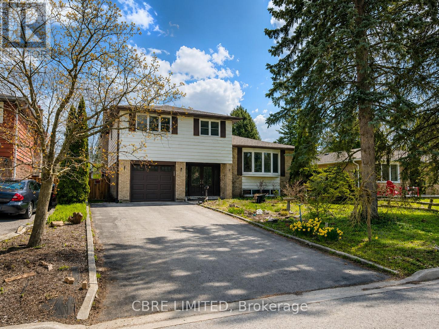 9 BIRCH COURT, Aurora (Aurora Village), Ontario L4G3K1