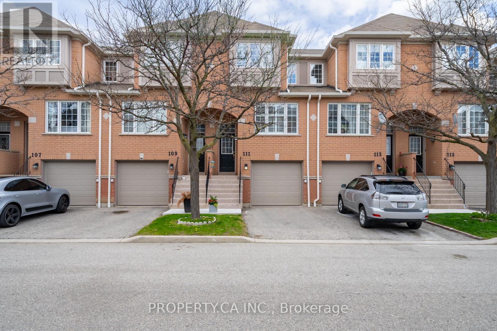 Row / Townhouse for Sale in 111 - 5030 HEATHERLEIGH AVENUE|Mississauga (East Credit), Ontario L5V2G7