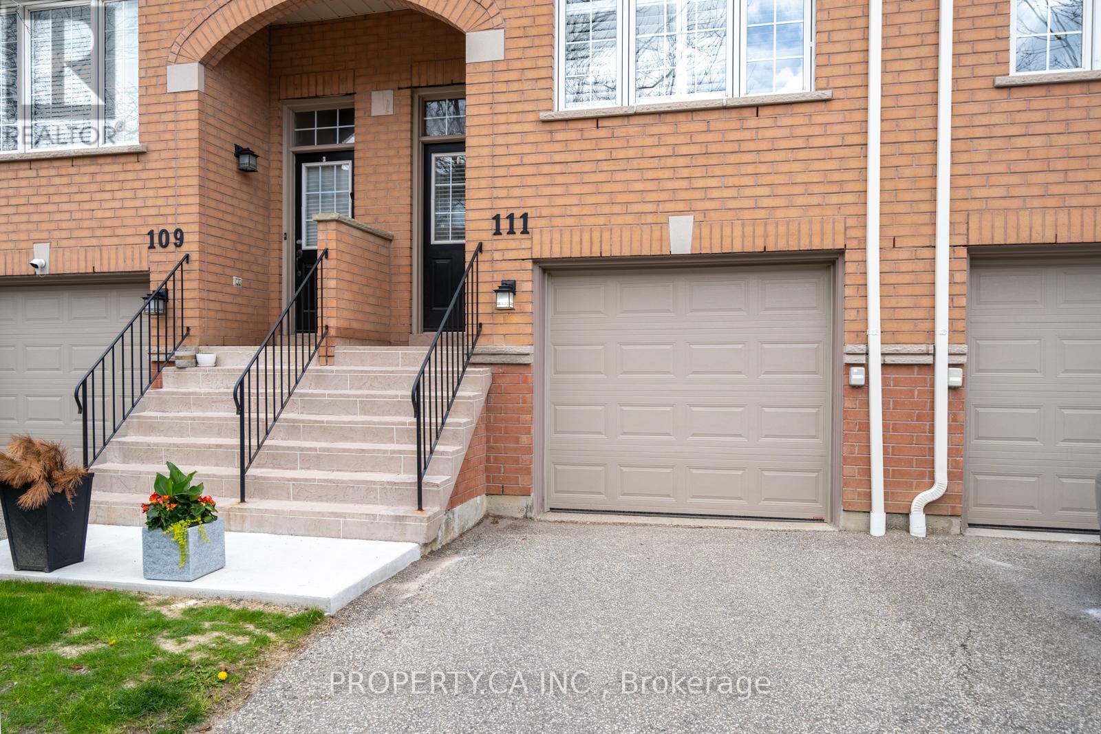Row / Townhouse for Sale in 111 - 5030 HEATHERLEIGH AVENUE|Mississauga (East Credit), Ontario L5V2G7 2
