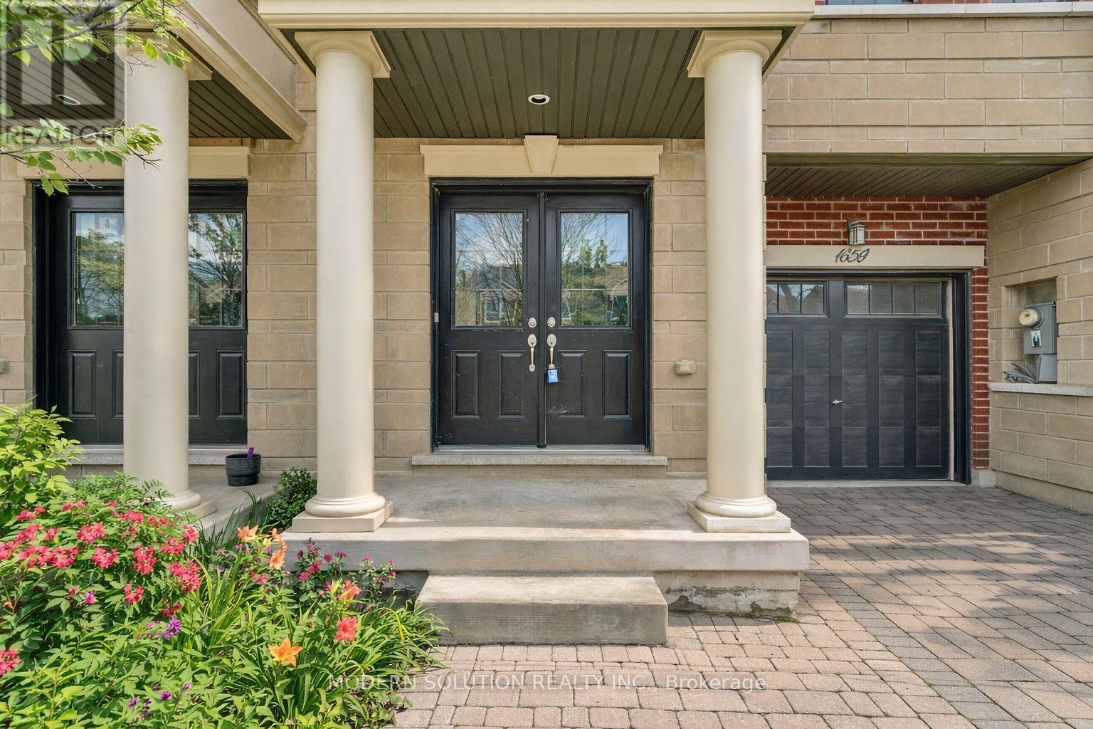 Row / Townhouse for Sale in 1659 VELLORE CRESCENT|Mississauga (Mineola), Ontario L5G0C3 4