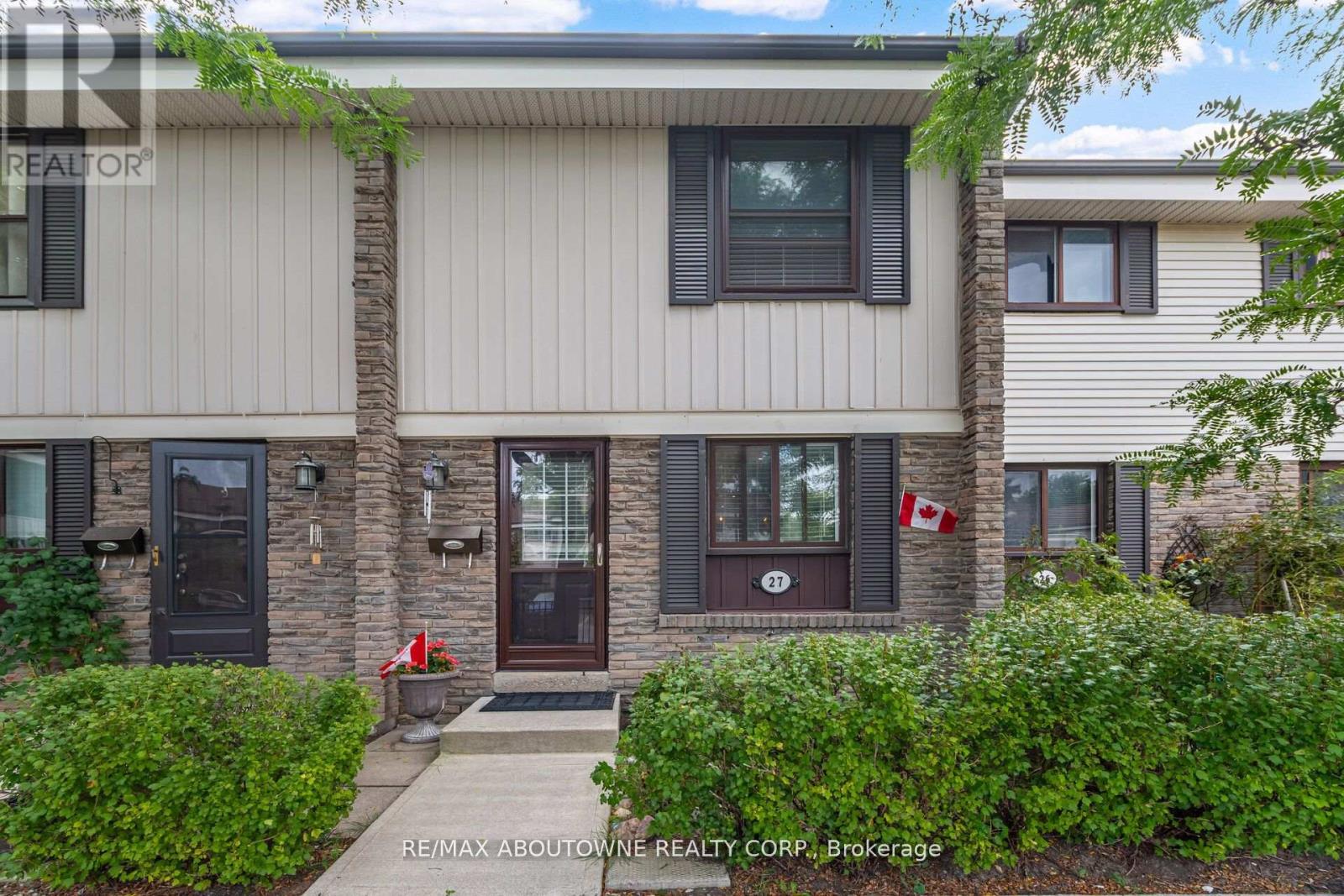 Row / Townhouse for Sale in 27 - 2779 GANANOQUE DRIVE|Mississauga (Meadowvale), Ontario L5N2E4