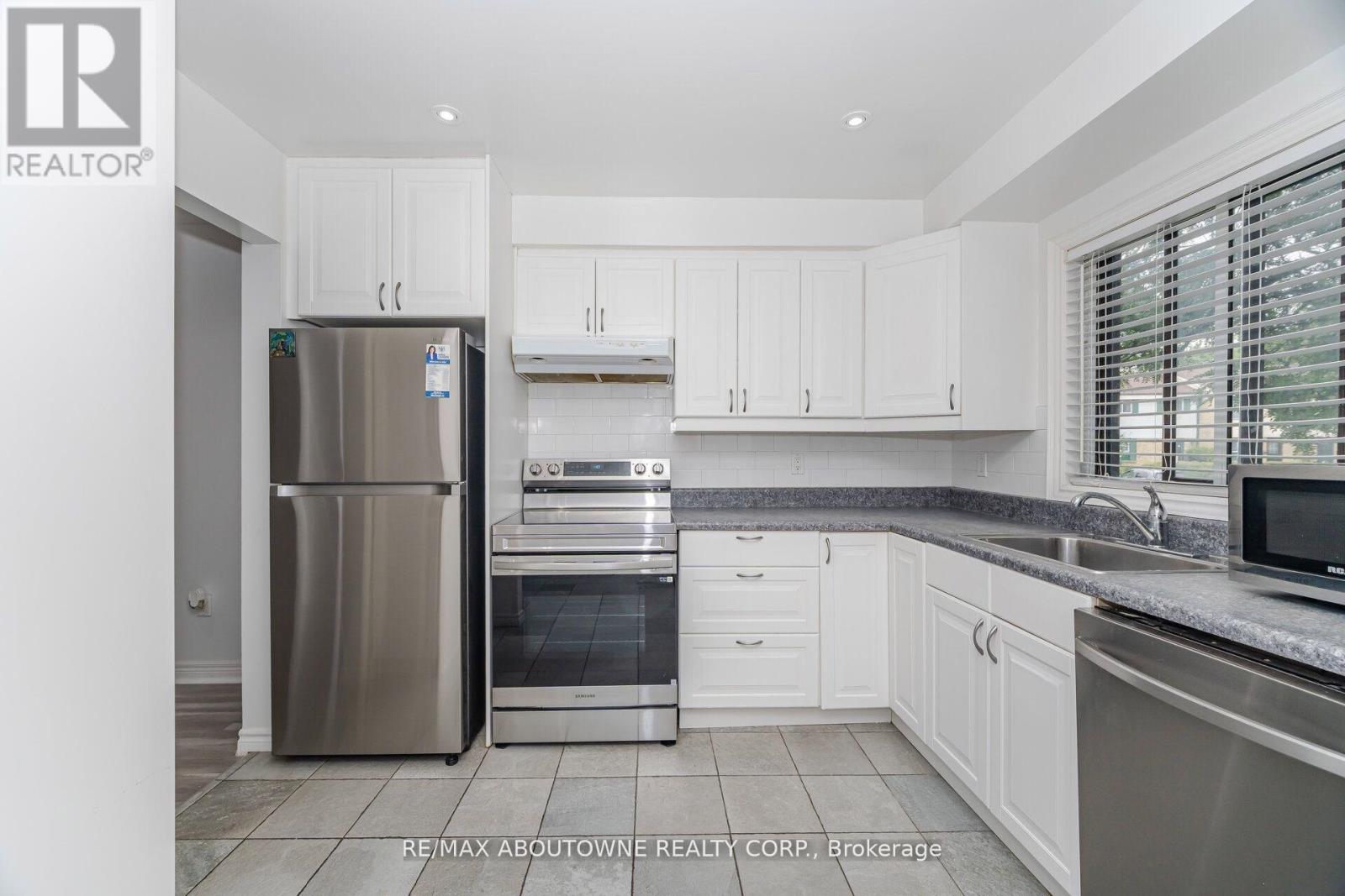 Row / Townhouse for Sale in 27 - 2779 GANANOQUE DRIVE|Mississauga (Meadowvale), Ontario L5N2E4 5