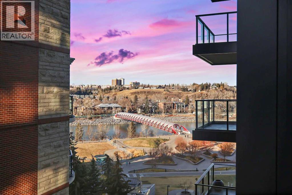 Apartment for Sale in 810, 730 2 Avenue SW|Calgary, Alberta T2P1R8 2
