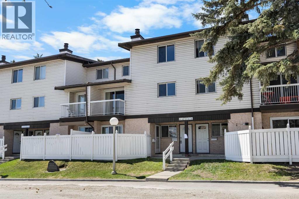 Row / Townhouse for Sale in 57, 3705 Fonda Way SE|Calgary, Alberta T2A6G9