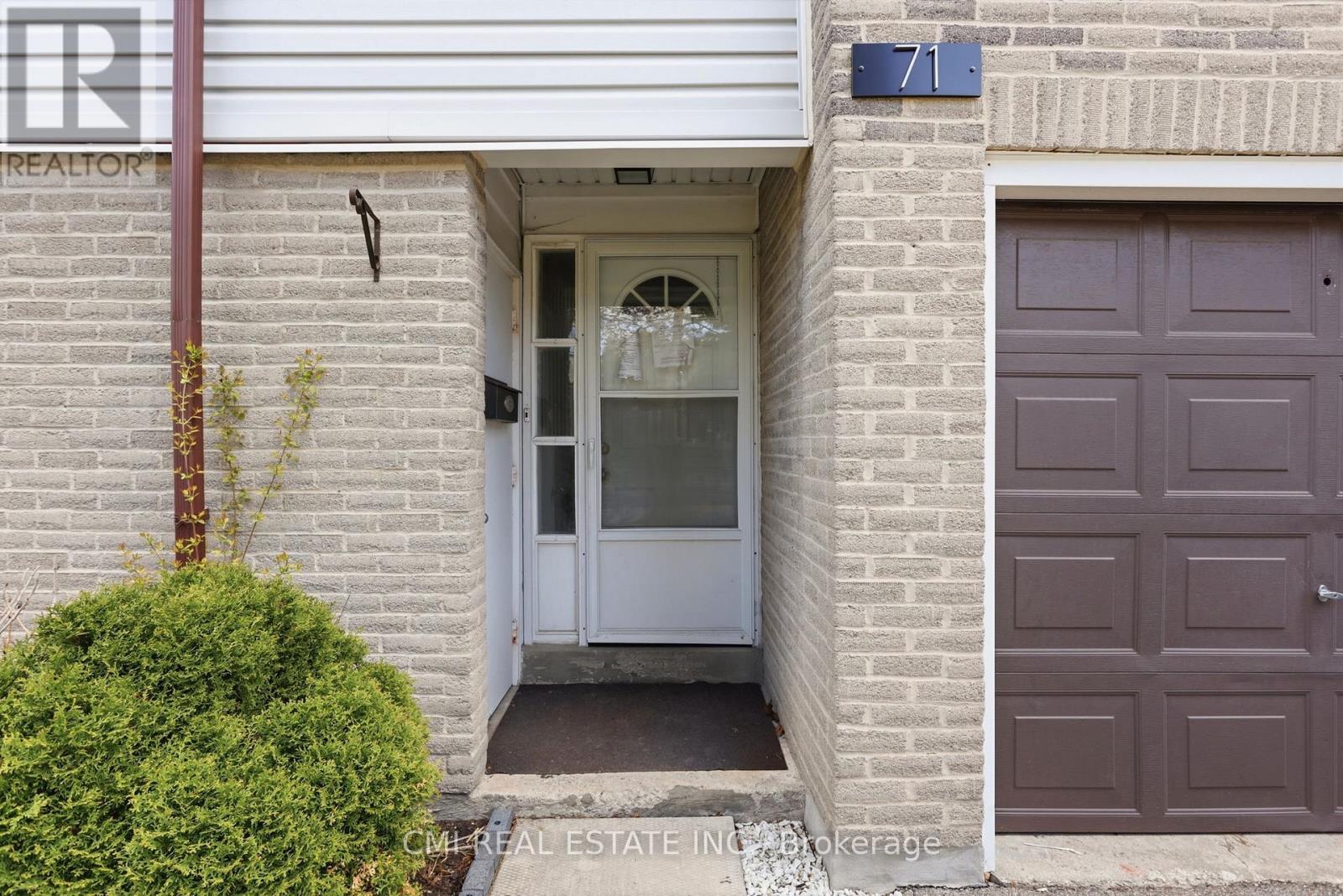 Row / Townhouse for Sale in 71 - 2440 BROMSGROVE ROAD|Mississauga (Clarkson), Ontario L5J4J7