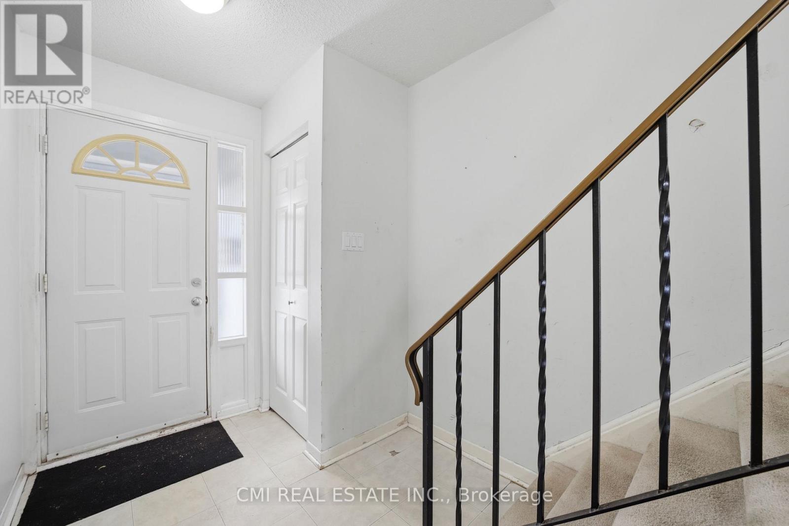 Row / Townhouse for Sale in 71 - 2440 BROMSGROVE ROAD|Mississauga (Clarkson), Ontario L5J4J7 2