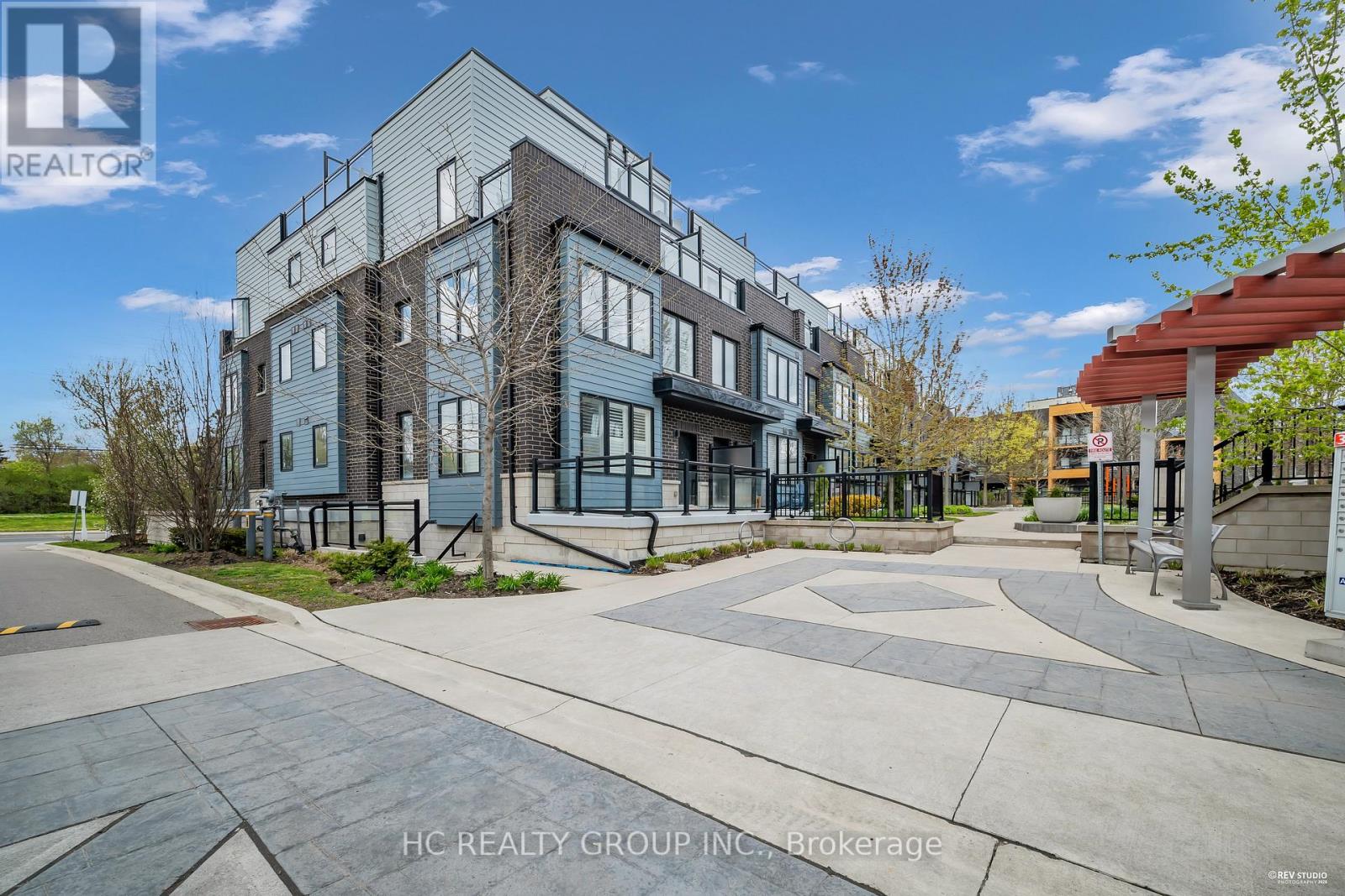 Row / Townhouse for Sale in 13 - 2212 BROMSGROVE ROAD|Mississauga (Clarkson), Ontario L5J0B3