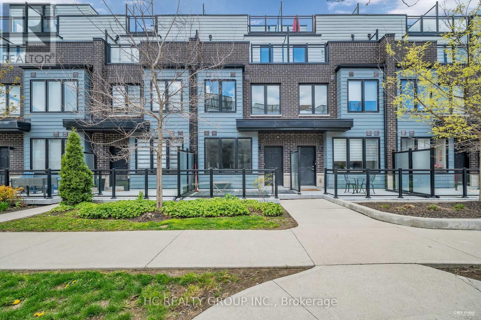 Row / Townhouse for Sale in 13 - 2212 BROMSGROVE ROAD|Mississauga (Clarkson), Ontario L5J0B3 2