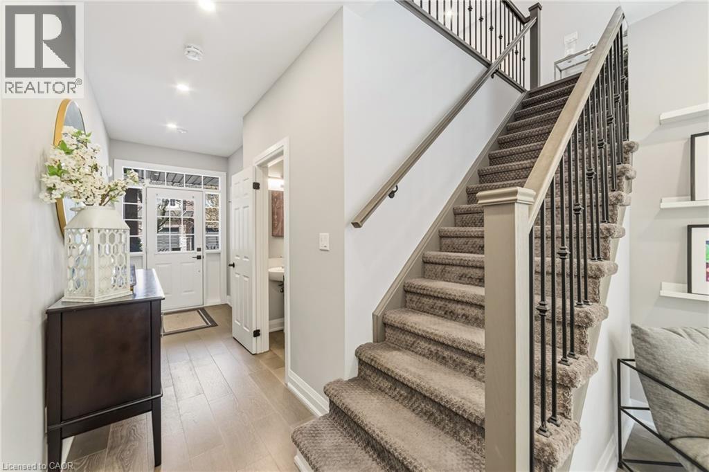 Row / Townhouse for Sale in 300 RAVINEVIEW Way Unit# 16|Oakville, Ontario L6H7J1 4