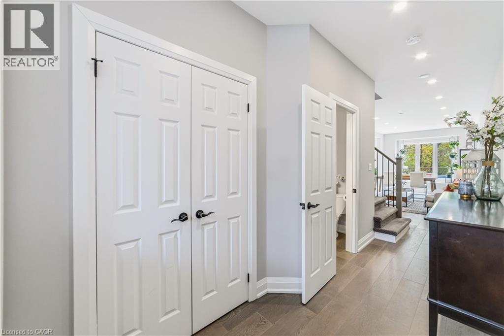 Row / Townhouse for Sale in 300 RAVINEVIEW Way Unit# 16|Oakville, Ontario L6H7J1 5