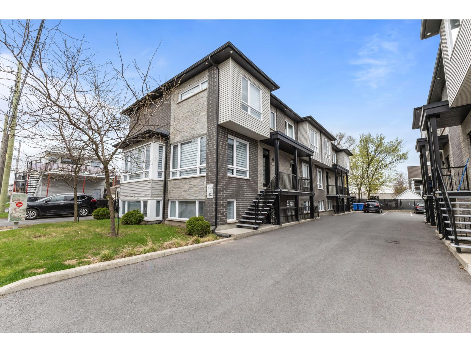 1320 Rue La Salle, Longueuil (Le Vieux-Longueuil), Quebec J4K0B8