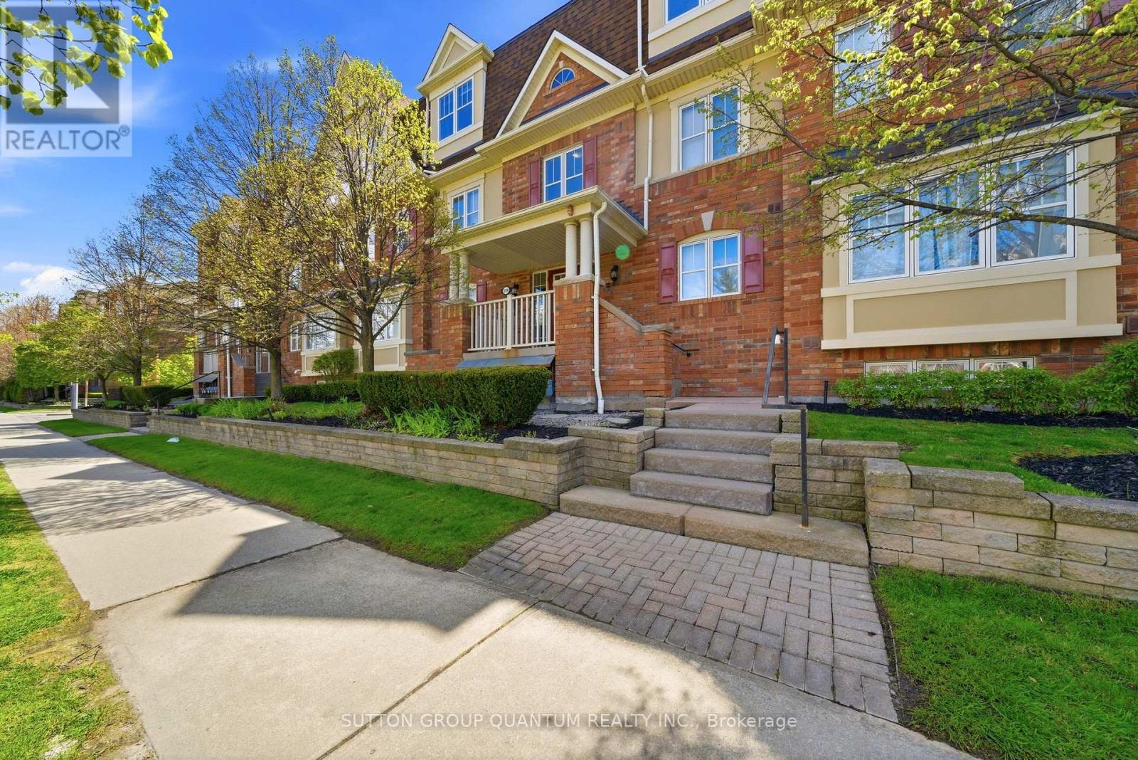 Row / Townhouse for Sale in 3 - 594 SHORELINE DRIVE|Mississauga (Cooksville), Ontario L5B0A8
