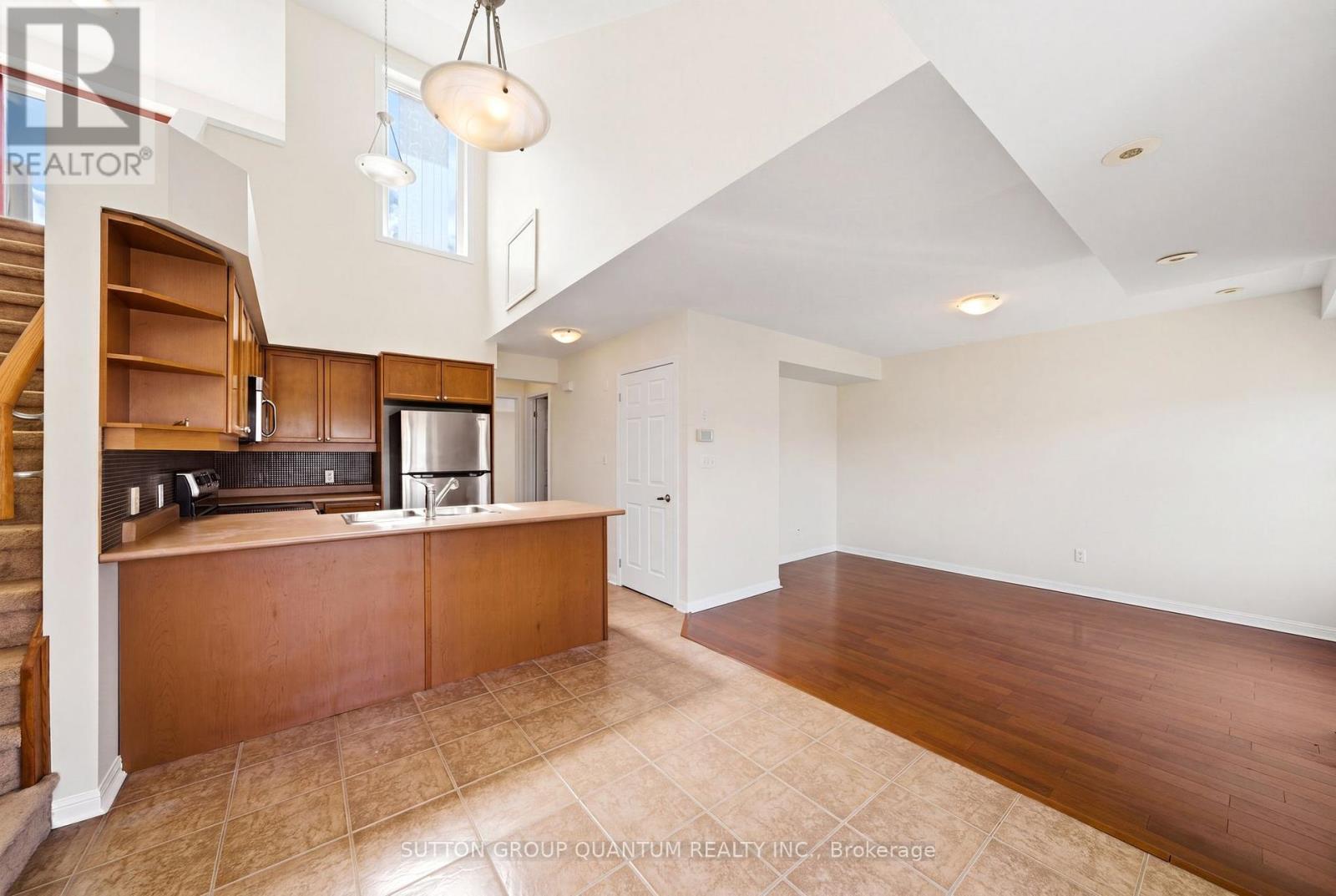 Row / Townhouse for Sale in 3 - 594 SHORELINE DRIVE|Mississauga (Cooksville), Ontario L5B0A8 2
