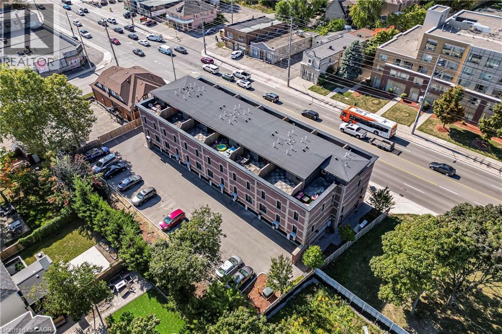 Row / Townhouse for Sale in 760 LAKESHORE Road E Unit# 213|Mississauga, Ontario L5E1C7