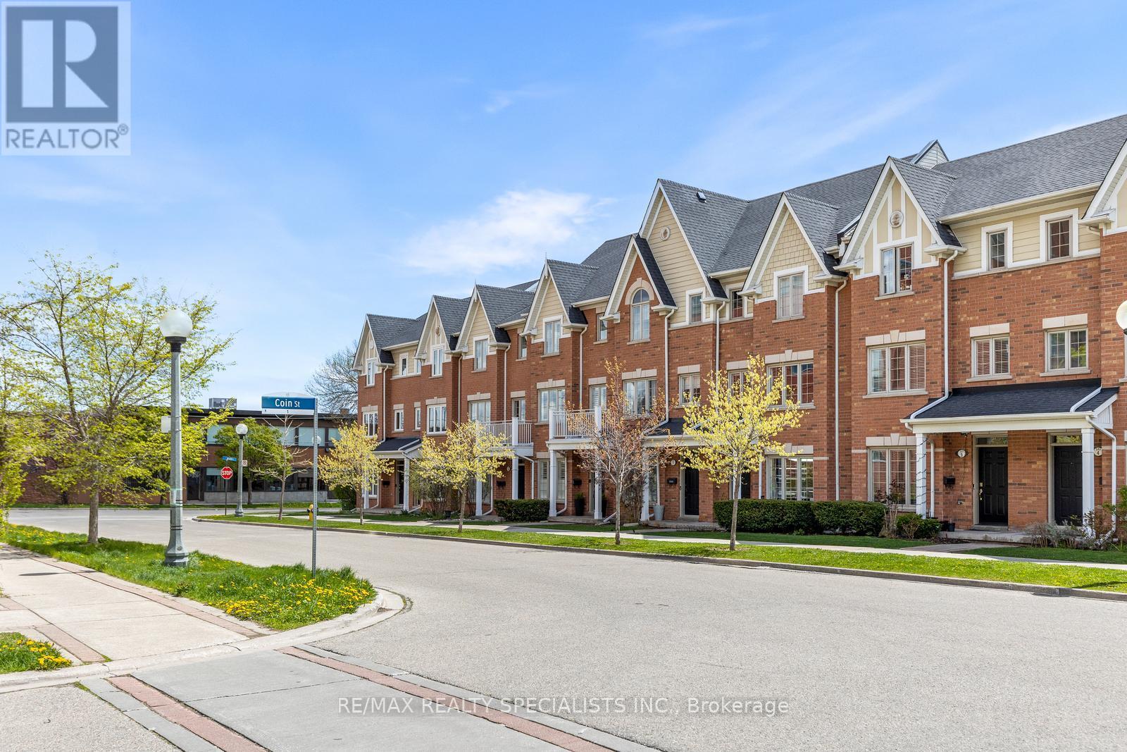 Row / Townhouse for Sale in 8 - 201 TENTH STREET|Toronto (New Toronto), Ontario M8V4C7 2