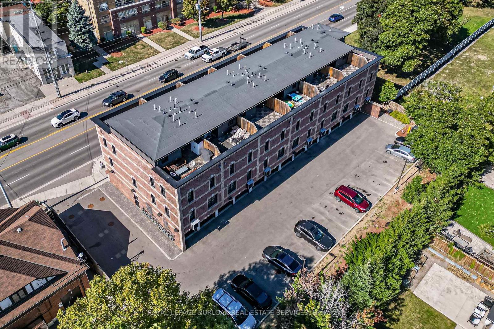 Row / Townhouse for Sale in 201 - 760 LAKESHORE ROAD E|Mississauga (Lakeview), Ontario L5E1C7 2