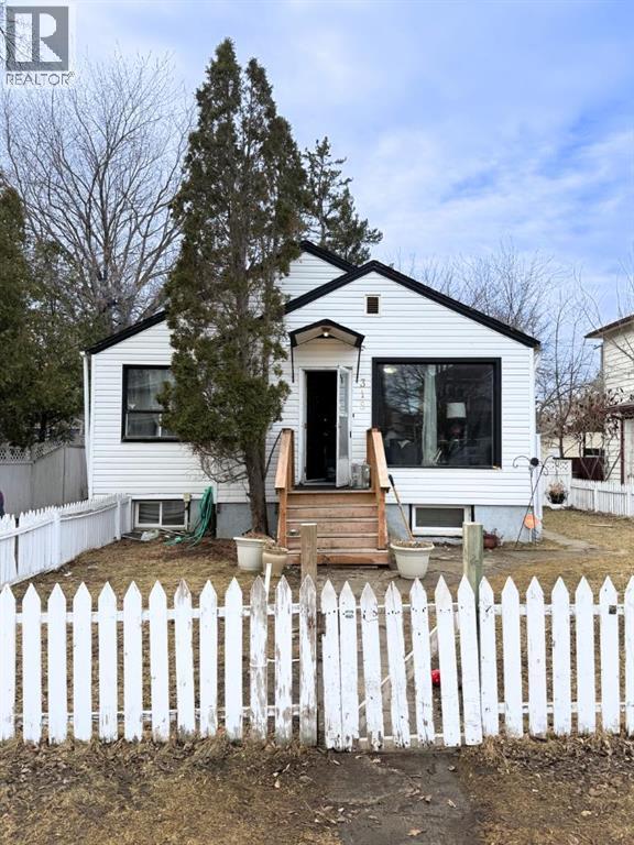 319 7 Street SE, Medicine Hat, Alberta T1A1J8