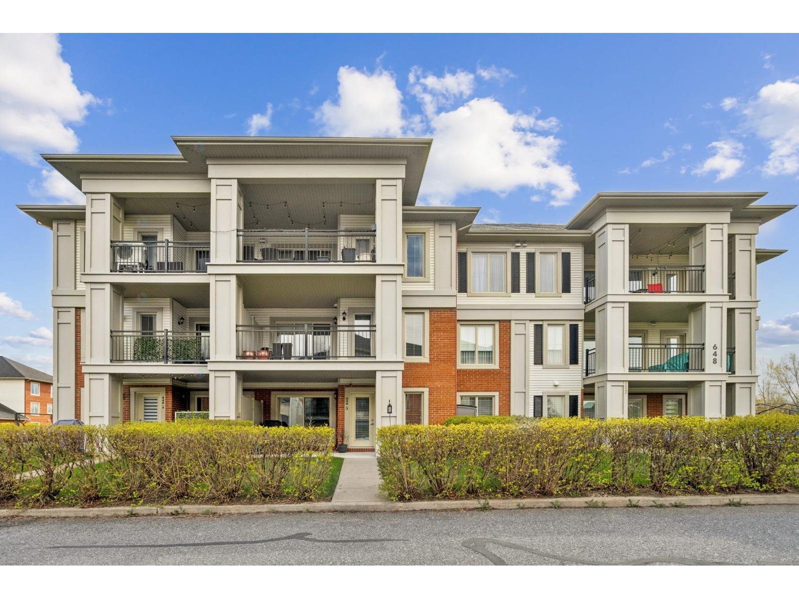 648 Rue des Sureaux, #7, Boucherville, Quebec J4B0J4