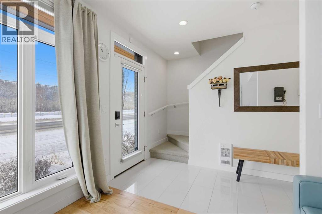 Row / Townhouse for Sale in 3012 Parkdale Boulevard NW|Calgary, Alberta T2N5B3 5