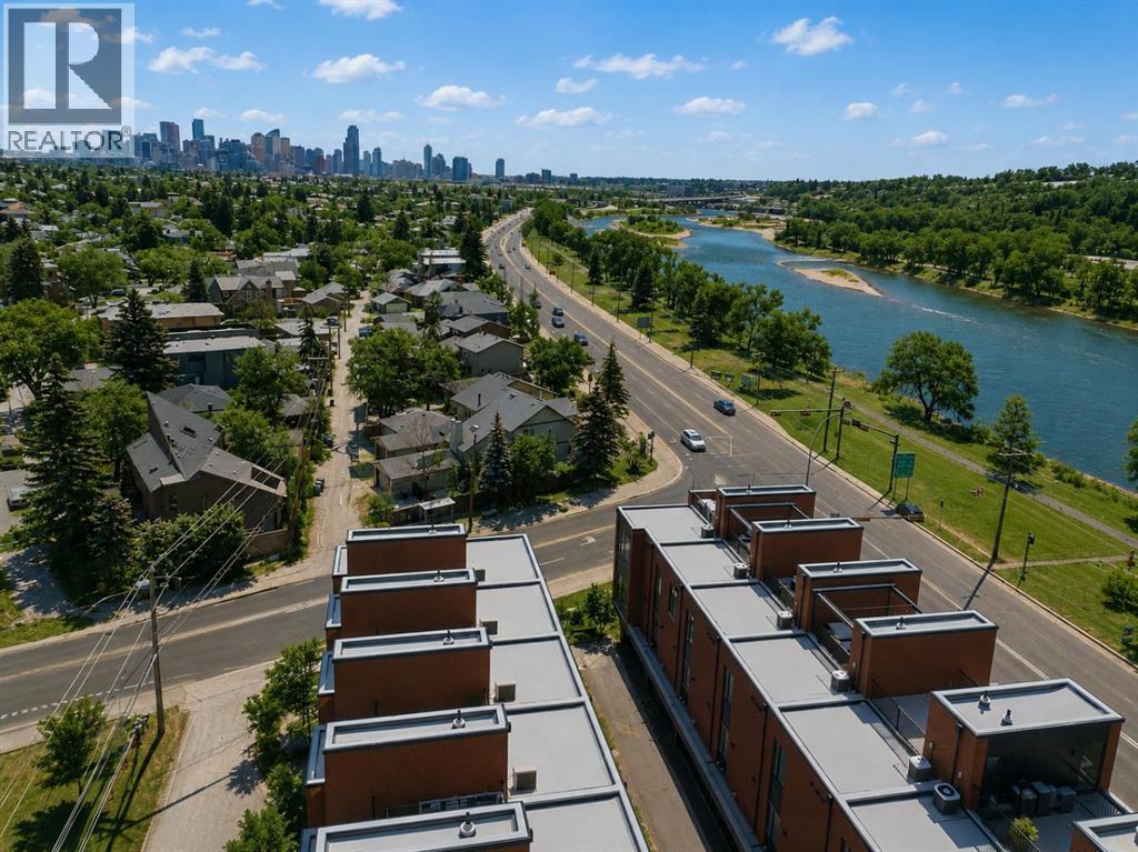 Row / Townhouse for Sale in 3012 Parkdale Boulevard NW|Calgary, Alberta T2N5B3 4