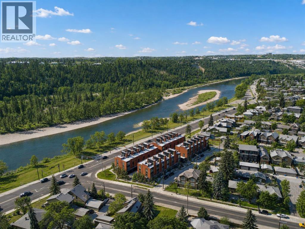 Row / Townhouse for Sale in 3012 Parkdale Boulevard NW|Calgary, Alberta T2N5B3 3