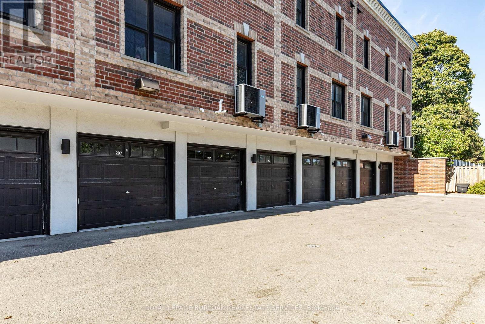 Row / Townhouse for Sale in 207 - 760 LAKESHORE ROAD E|Mississauga (Lakeview), Ontario L5E1C7 5