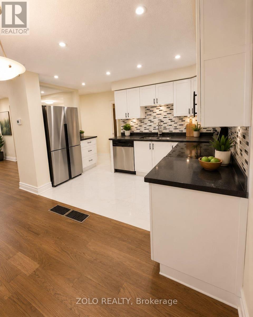 Row / Townhouse for Sale in 16 - 3250 THE CREDIT WOODLANDS|Mississauga (Erindale), Ontario L5C2J6 5