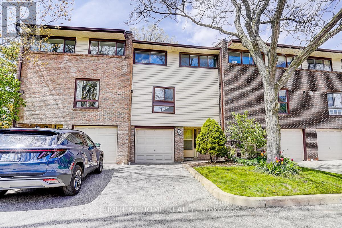 Row / Townhouse for Sale in 26 - 2020 SOUTH MILLWAY|Mississauga (Erin Mills), Ontario L5L1K2 2