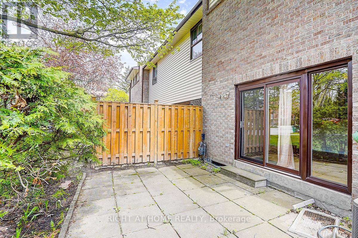 Row / Townhouse for Sale in 26 - 2020 SOUTH MILLWAY|Mississauga (Erin Mills), Ontario L5L1K2 4