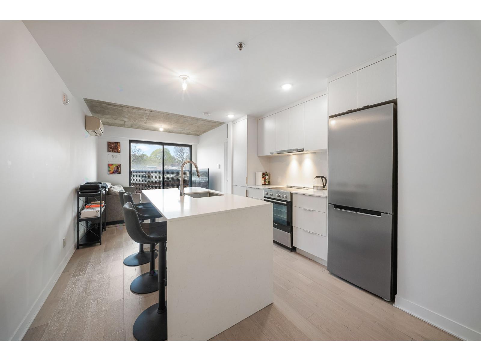 5227 Boul. Décarie, #302, Montréal (Côte-des-Neiges/Notre-Dame-de-Grâce), Quebec H3W3C2